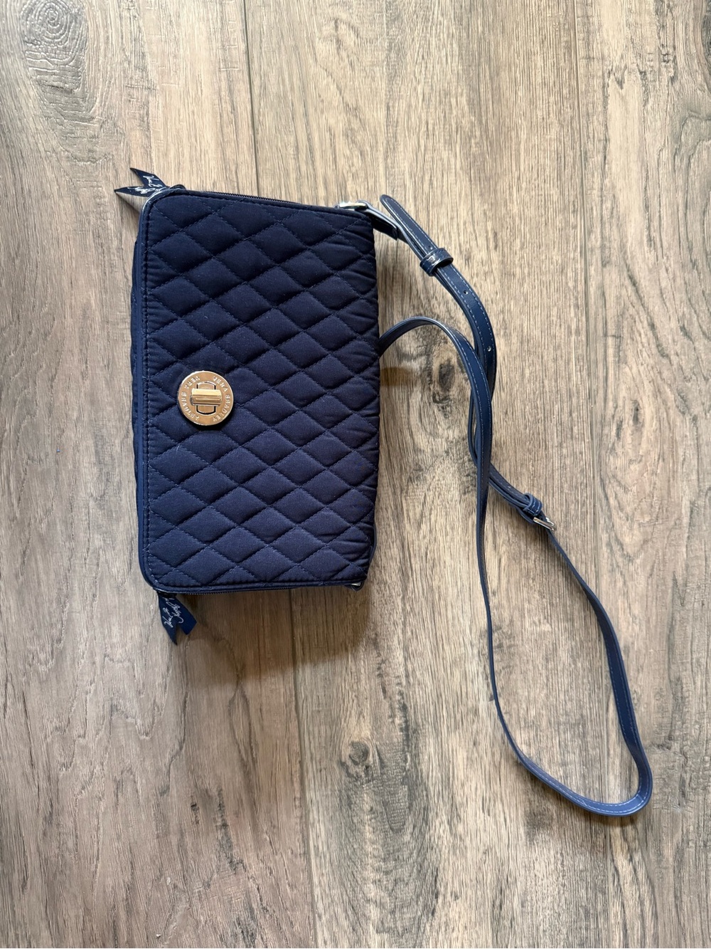 Vera Bradley Turn Lock crossbody in Navy, leather strap - NWOT